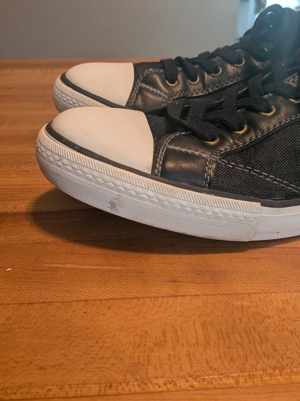 Levi's Black Canvas Low-Top Sneakers with White Toe Cap